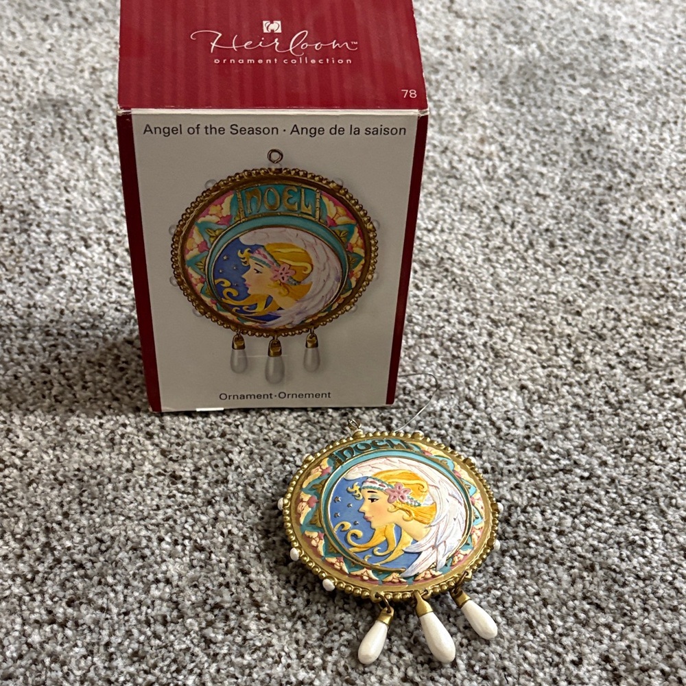 Heirloom Angel Noel Ornament - Gold and White